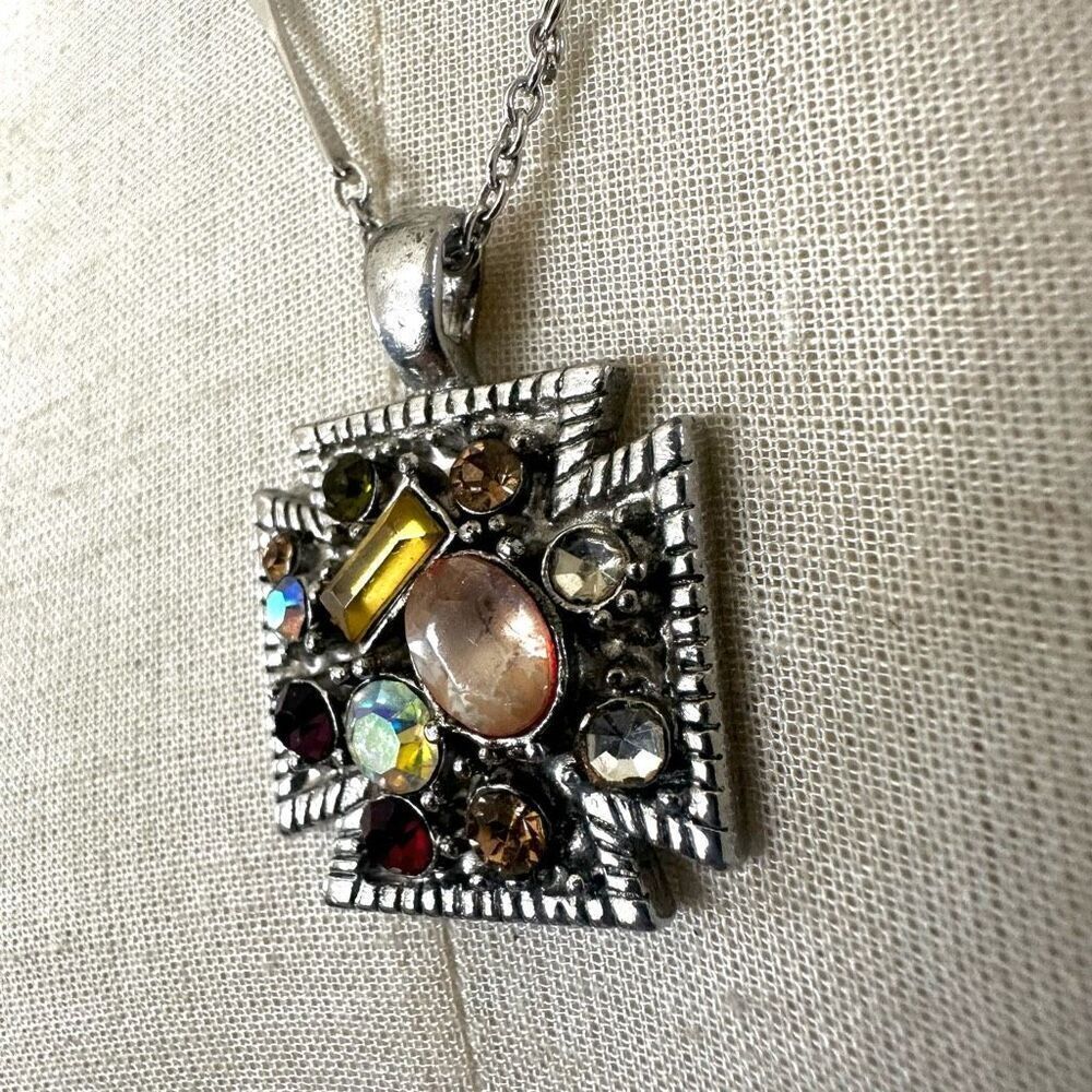 Avon maltese rhinestone cross pendant necklace - Picture 4 of 12